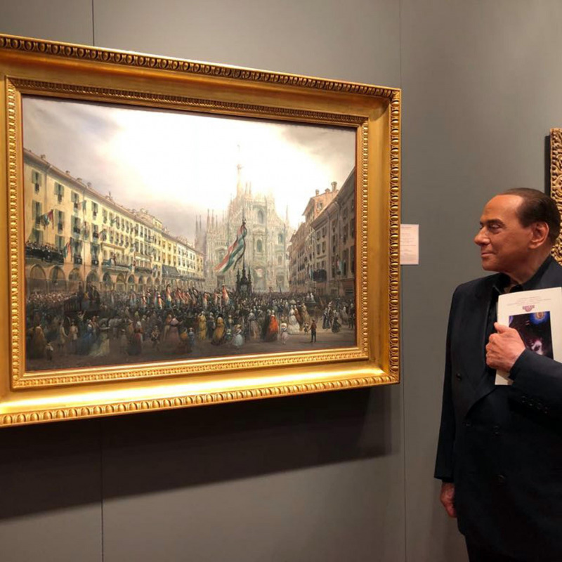 Silvio Berlusconi, durante la visita alla mostra mercato degli antiquari di Milano