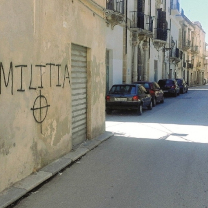 Una scritta nazi-fascista in via Frisella (Foto di Antonio Pizzo)