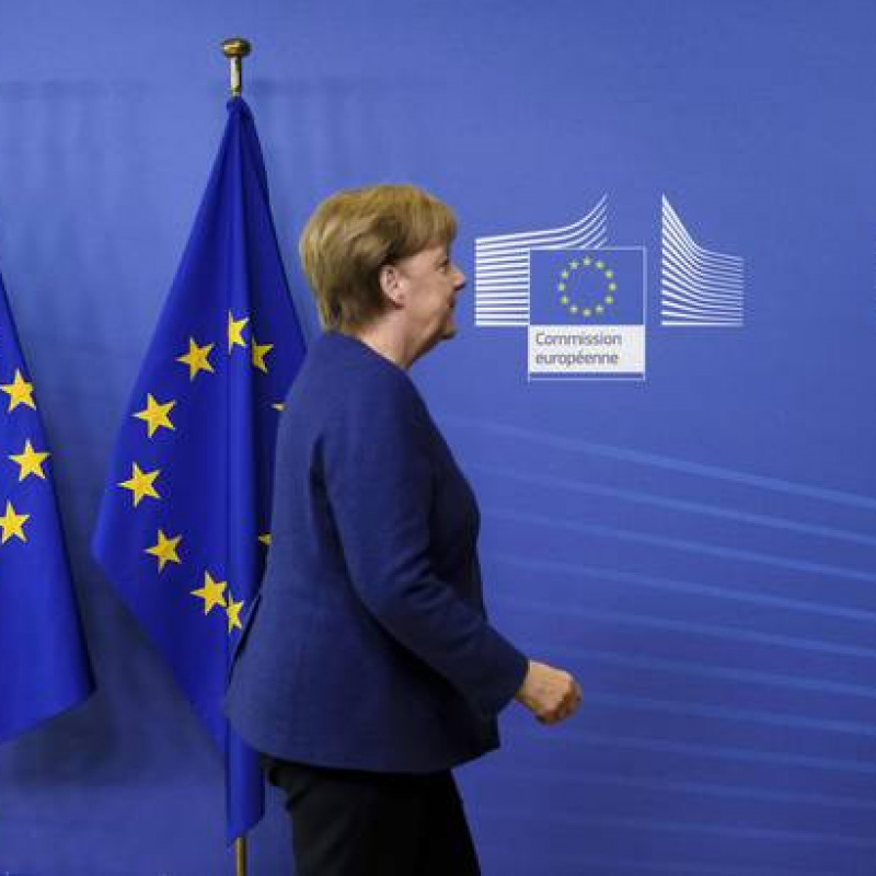 Merkel cerca di mediare, a Berlino il governo balla