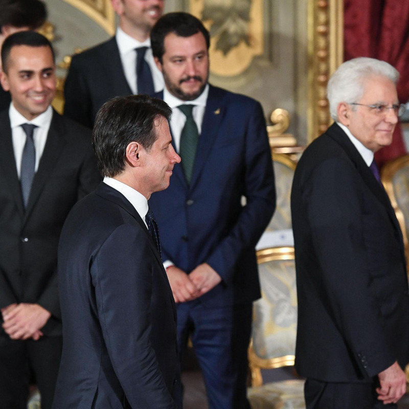 Il premier Giuseppe Conte (C-S), i due vice premier Luigi Di Maio (ministro del Lavoro - S) e Matteo Salvini (ministro dell'Interno C-D) e il presidente della Repubblica Sergio Mattarella: nasce il governo M5s-Lega