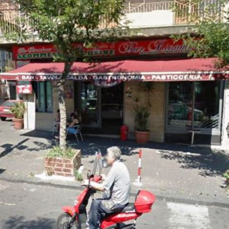 Il bar Rivombrosa di via Vittorio Emanuele, uno dei beni confiscati dalla polizia