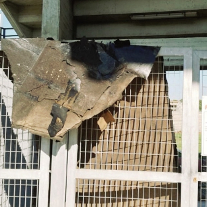 Un pezzo della guaina caduta dal tetto dello stadio di Pian del Lago (Foto Baiunco)