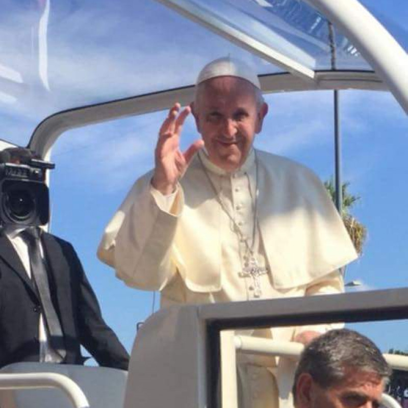 Papa Francesco a bordo della papamobile, Palermo