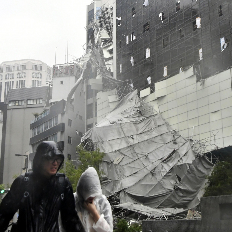 I danni causati in Giappone dal tifone Jebi, il più potente degli ultimi 25 anni