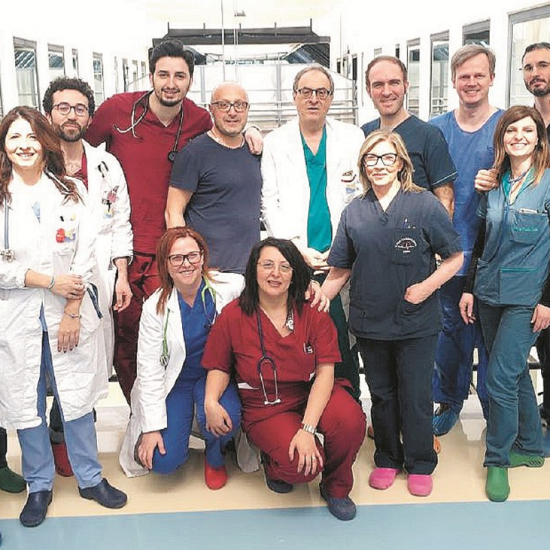 Il primario Lello Vasco con infermieri e medici del reparto
