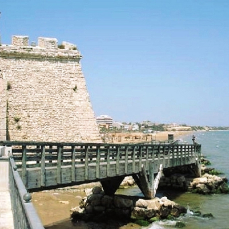 Il ponte che costeggia torre Cabrera, uno dei viadotti di Pozzallo interessati dalle verifiche statiche