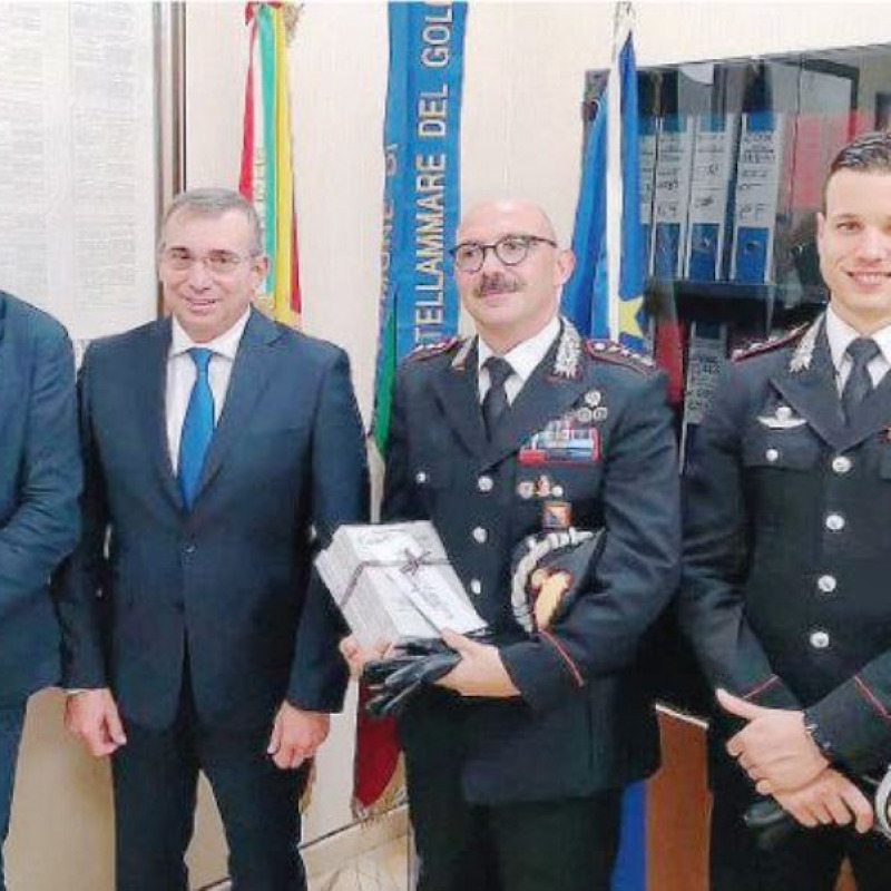 Da sinistra: il vicesindaco Giuseppe Cruciata, il sindaco Nicola Rizzo, il colonnello Gianluca Vitagliano e il capitano Giulio Pisani