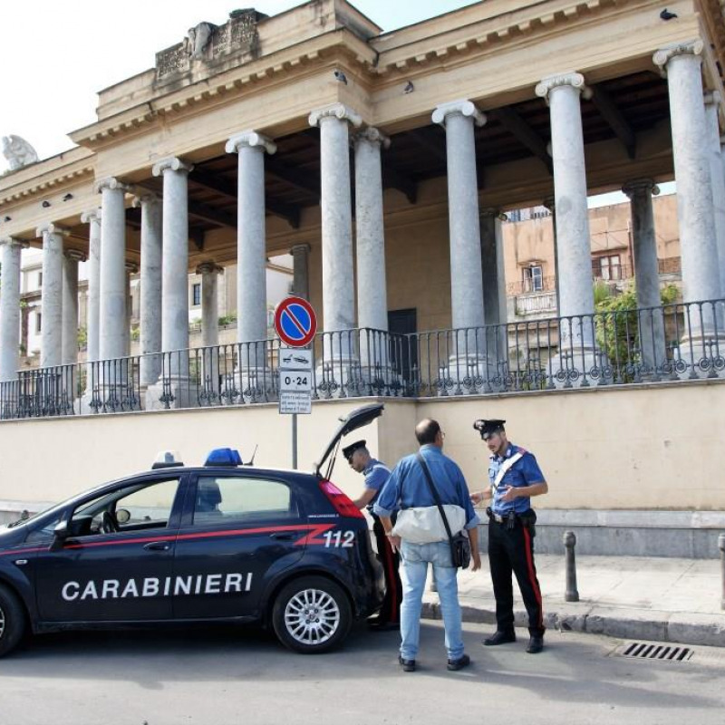 Multe a parcheggiatori abusivi a Palermo