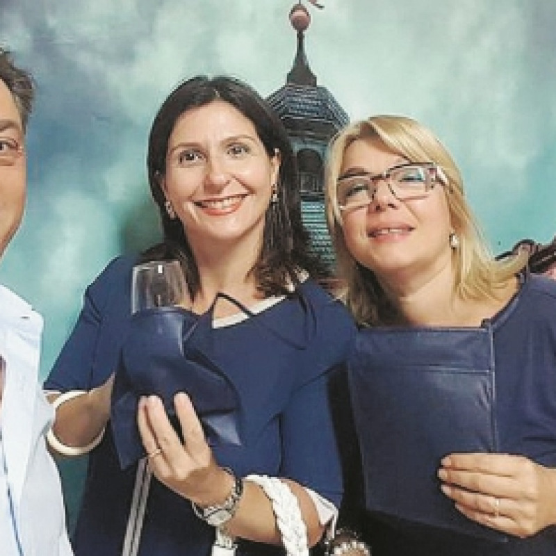 Il vicesindaco di Menfi Ludovico Viviani, il sindaco Marilena Mauceri e l'assessore Nadia Curreri