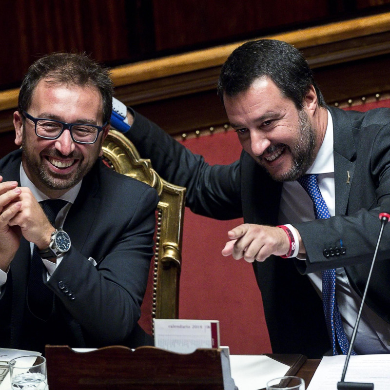 Il ministro dellInterno e vicepremier Matteo Salvini (a destra) con il ministro della Giustizia Alfonso Bonafede