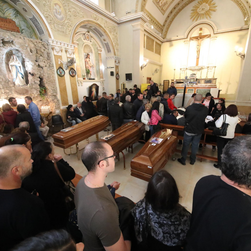 Le salme delle nove vittime della tragedia del maltempo a Casteldaccia nella parrocchia Madonna di Lourdes a Palermo