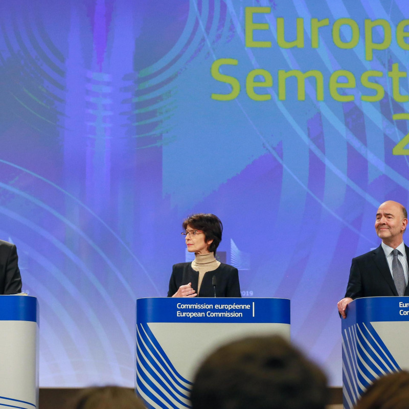 I vertici della Comissione Europea Valdis Dombrovskis, Pierre Moscovici e Marianne Thyssen