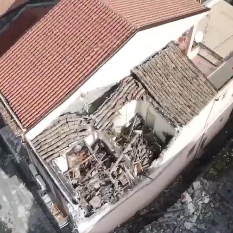 Nel Catanese crollano le case