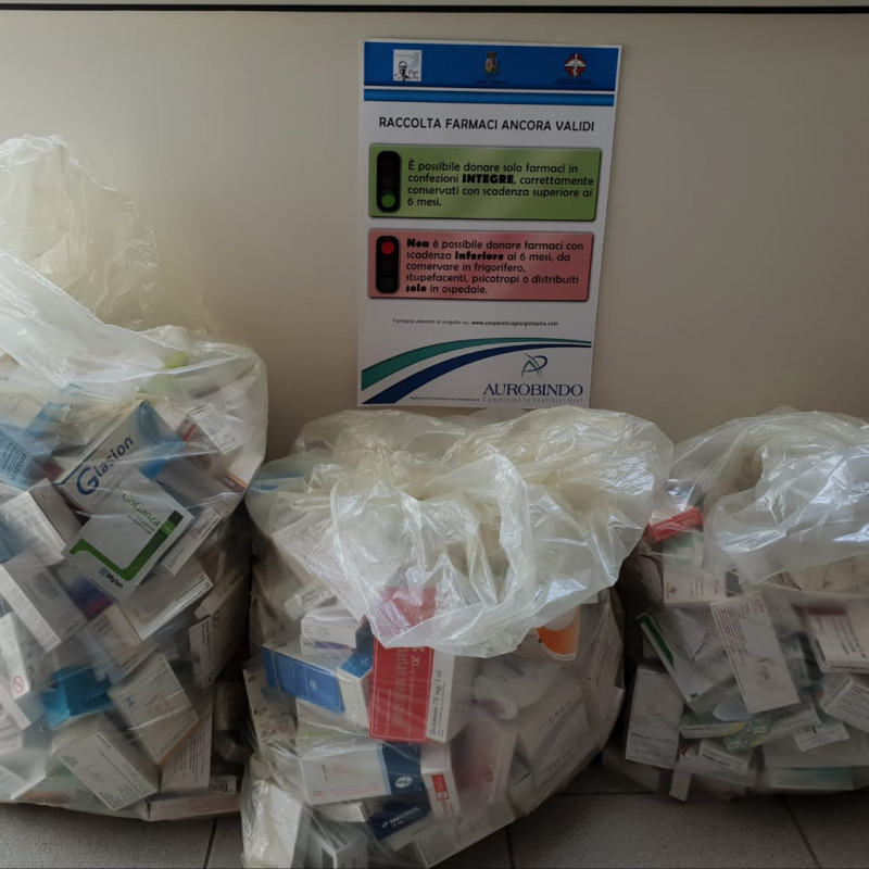 Alcuni sacchi di farmaci della raccolta di Bagheria