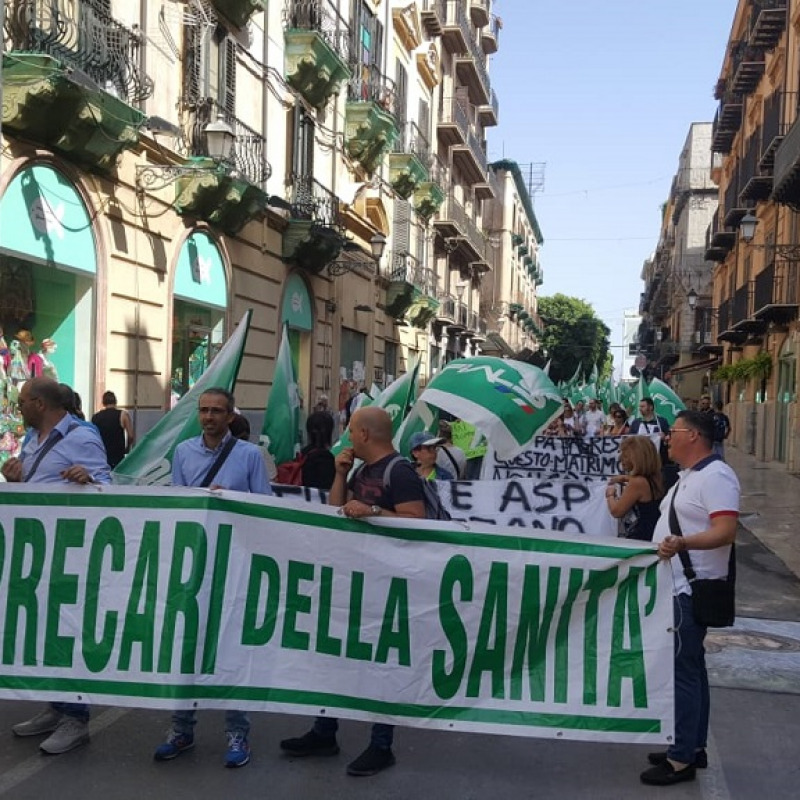 Una manifestazione dei precari dell'Asp di Palermo