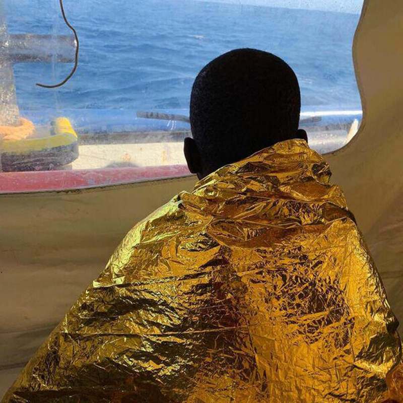 Uno dei 47 migranti a bordo nella nave Ong