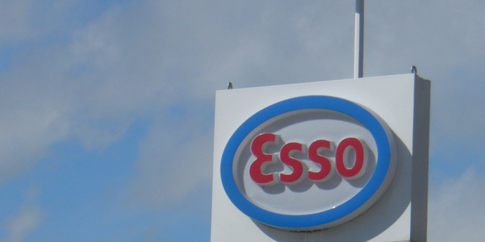 https://assets.gds.it/2019/01/benzina-esso-970x485.jpg
