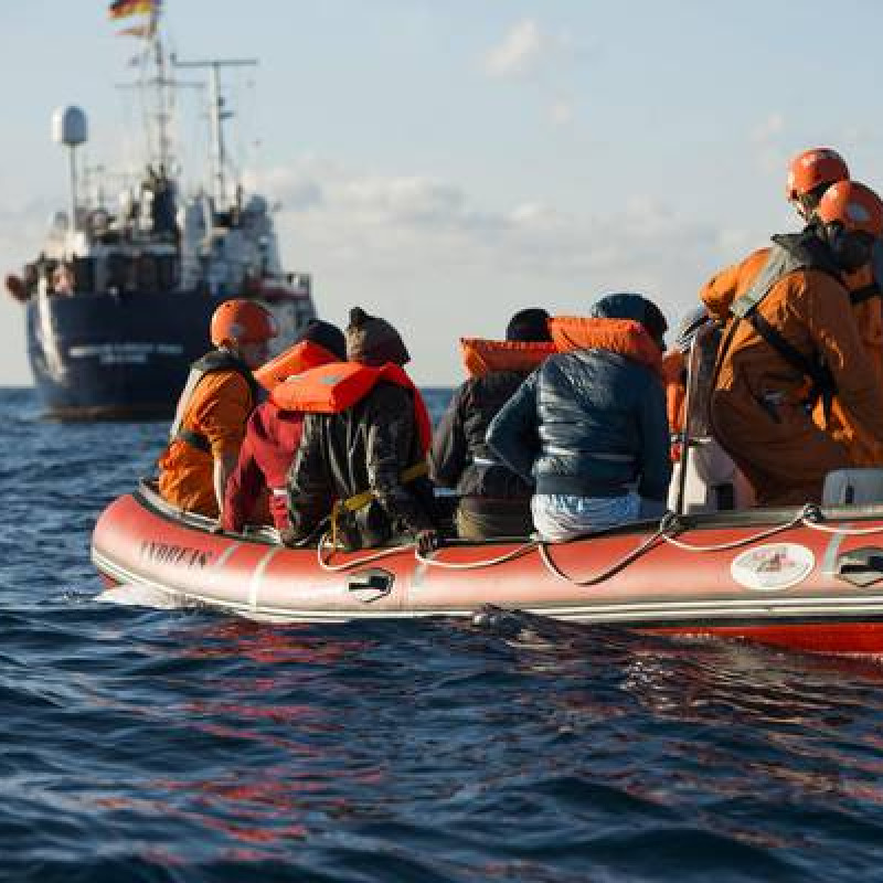 I migranti della Sea Watch e Sea Eye verso lo sbarco a Malta