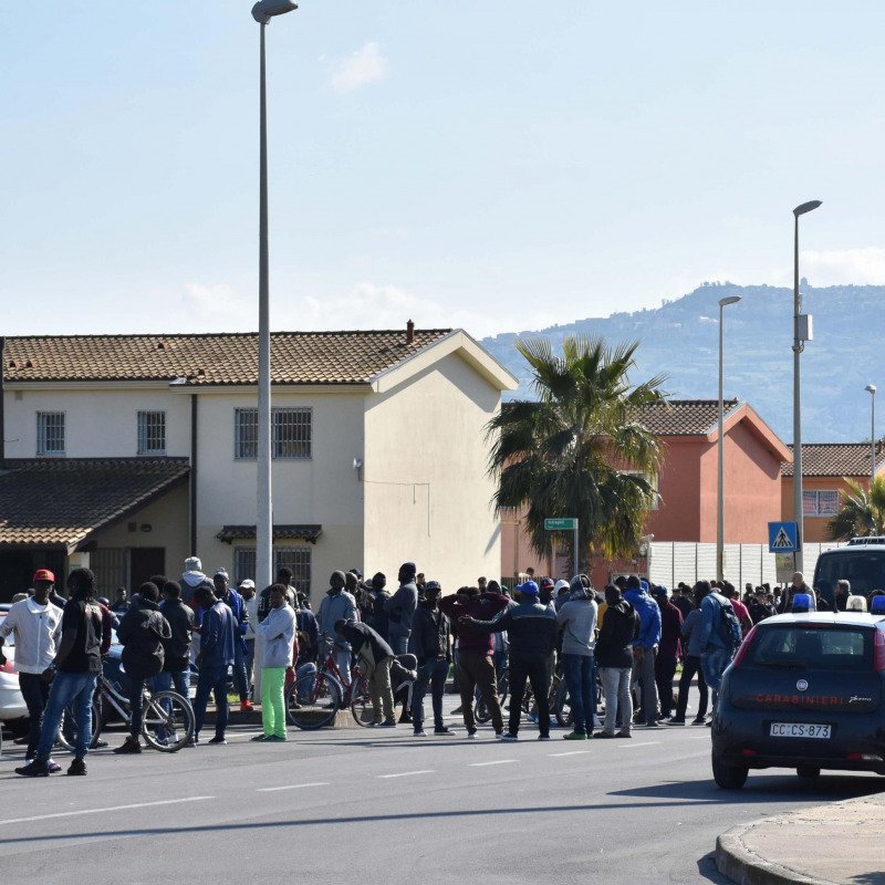 Un'immagine dei primi 50 migranti trasferiti dal Cara di Mineo a febbraio