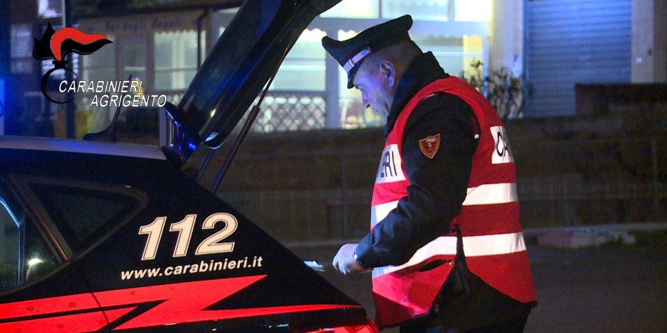 https://assets.gds.it/2019/03/Agrigento-carabinieri-notte-970x485.jpg