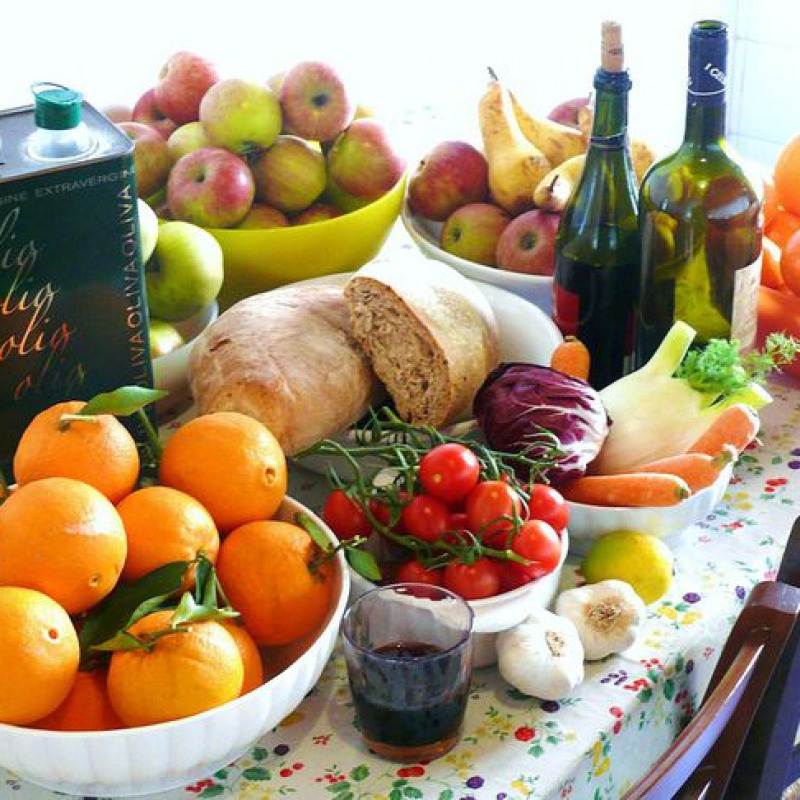 I cibi tipici della dieta mediterranea (fonte: G.steph.rocket, Wikipedia)