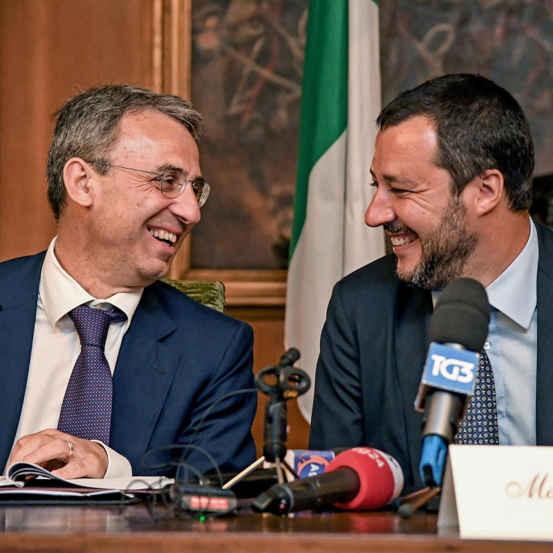 Il ministro dell'Ambiente Sergio Costa e il ministro dell'Interno Matteo Salvini