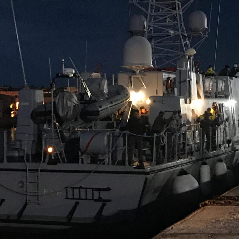 Il barcone con i 70 migranti portati a Lampedusa