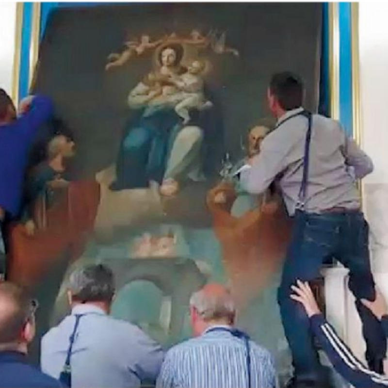 Il quadro della Madonna portato in processione a Partinico