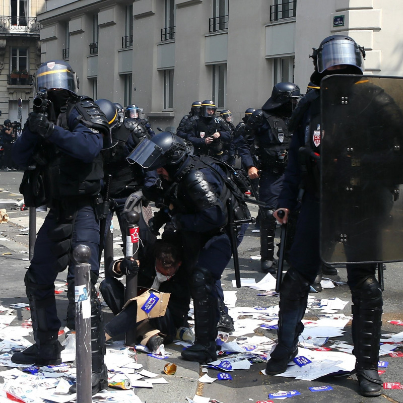 Parigi scontri 1 maggio