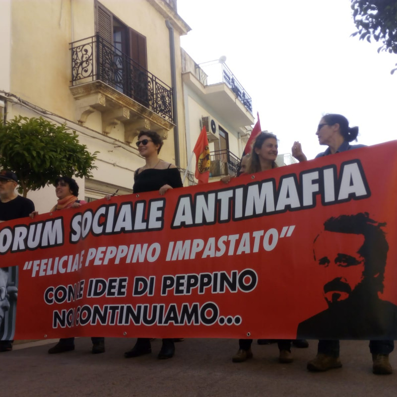 Striscione che ricorda Peppino Impastato