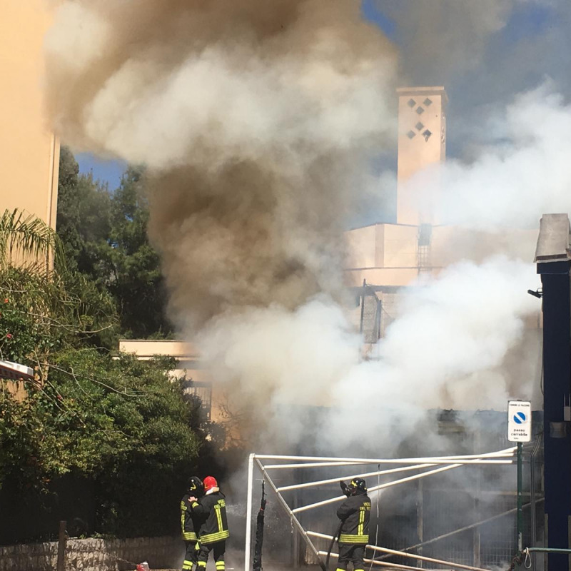 Paura a Palermo per due incendi