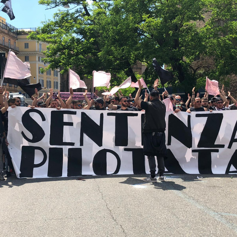 I tifosi del Palermo in protesta