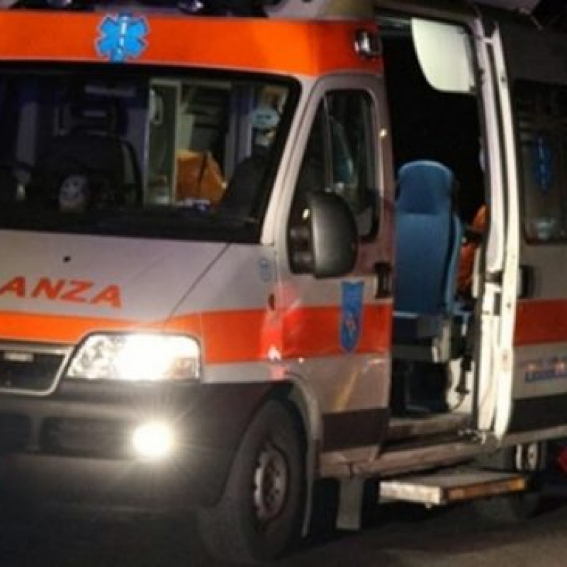 A Napoli passante rompe vetro ambulanza in codice rosso