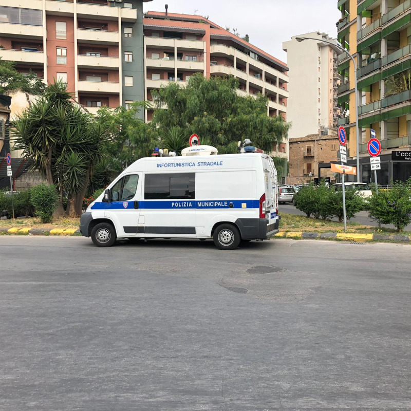 Agenti dell'Infortunistica stradale di Palermo intervenuti nell'incidente in piazza Leoni