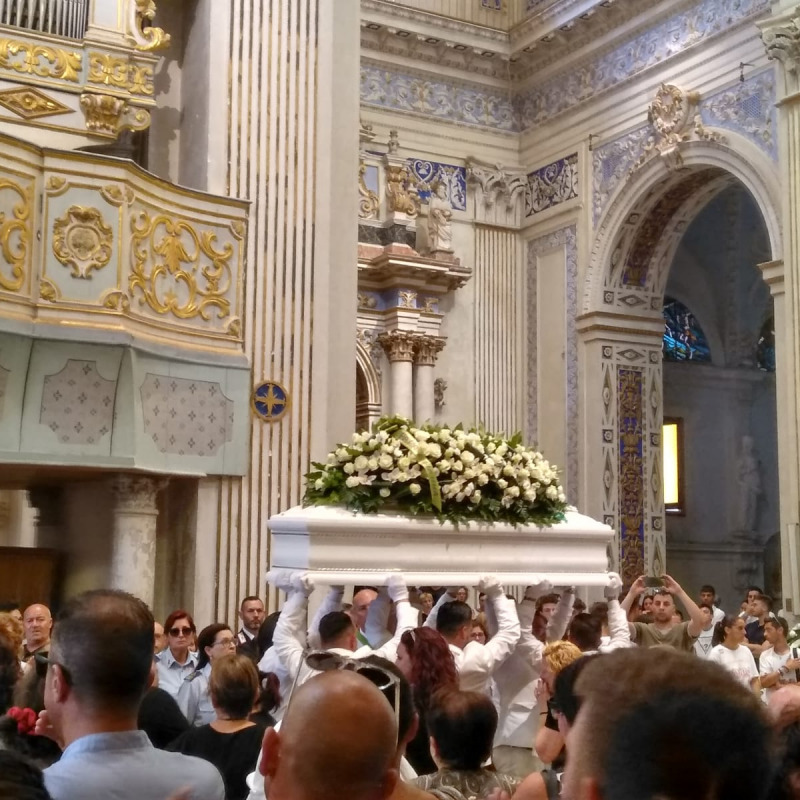 I funerali nella chiesa di San Giovanni Battista
