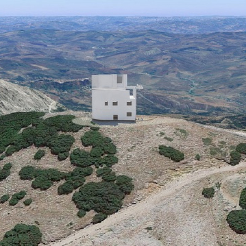Rappresentazione artistica del telescopio FlyEye, installato in Sicilia, sul Monte Mufara (fonte: ESA)