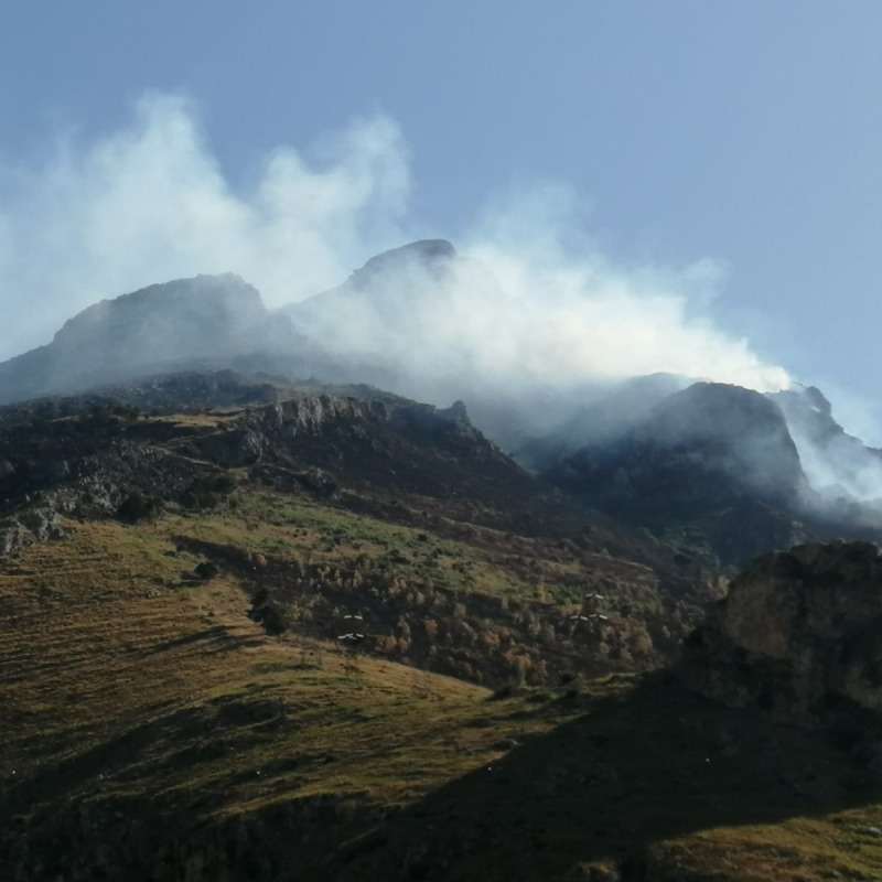 Incendio su monte San Calogero a Termini Imerese