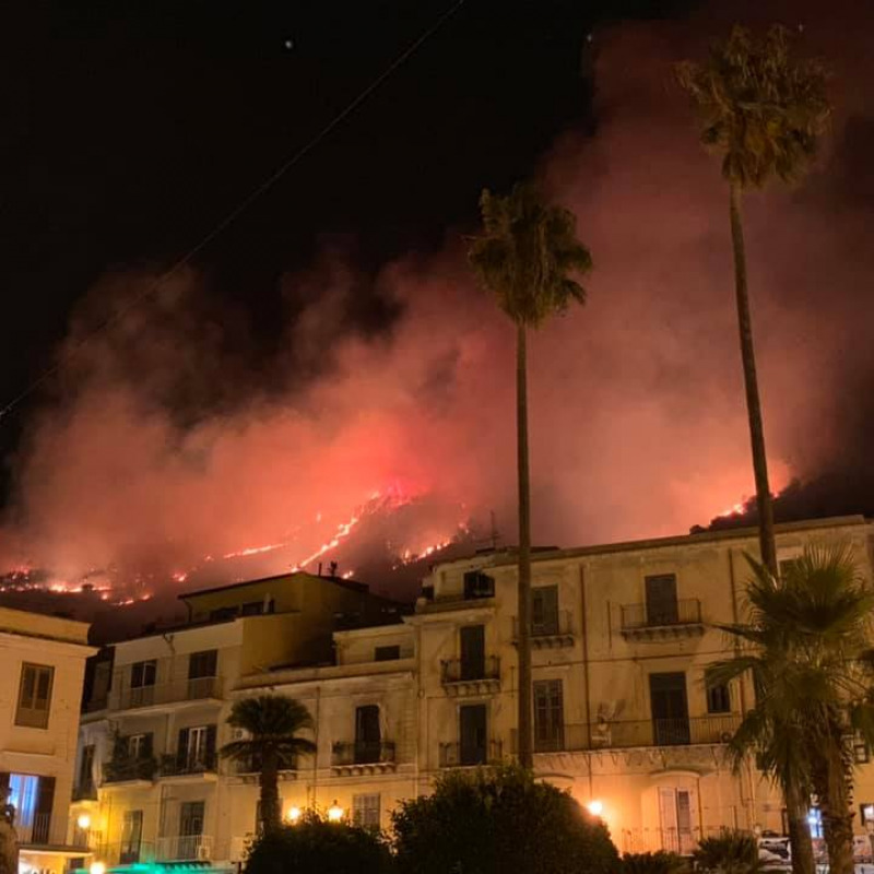 Incendio a Monreale - Foto di Marco Intravaia
