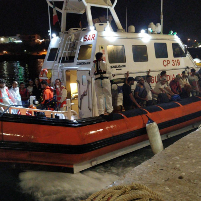 I 57 migranti approdati a Lampedusa