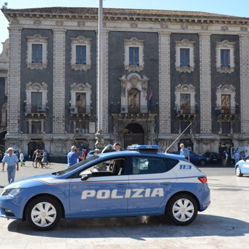 Una volante della polizia di Catania