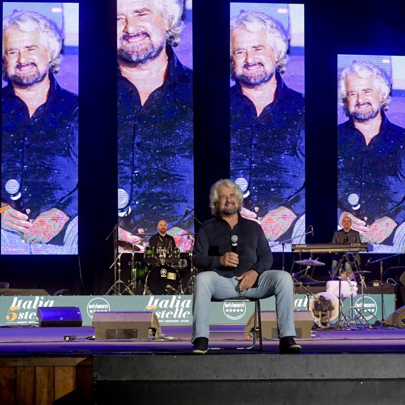 L'intervento di Beppe Grillo sul palco