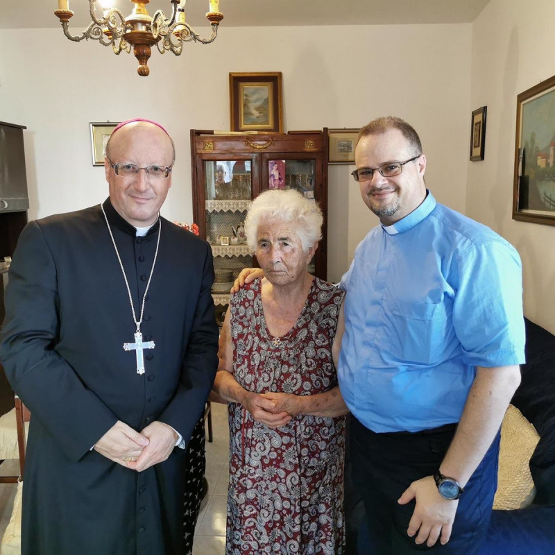 Il Vescovo di Patti, Guglielmo Giombanco, nonna Concettina e Don Enzo Caruso