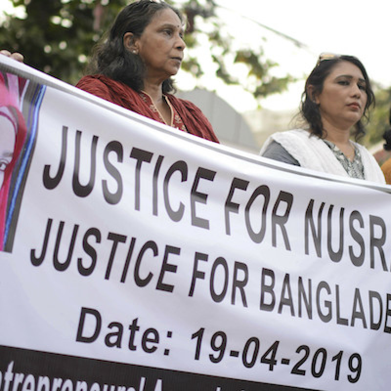 Una manifestazione in Bangladesh sul caso della ragazza bruciata viva