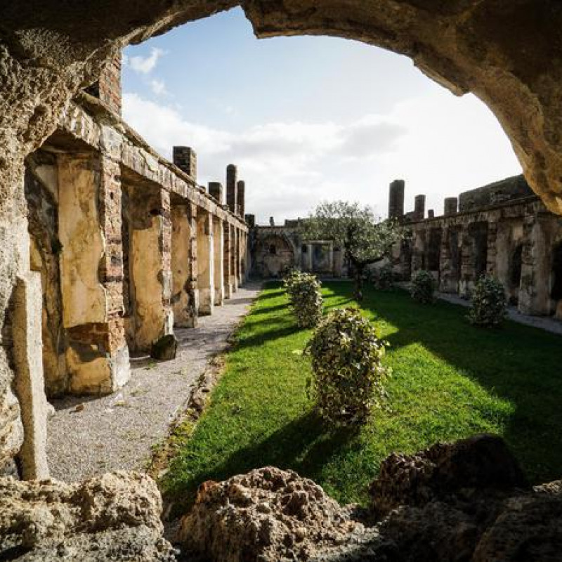 Italy archeology: Pompei: Green itineraries in the gardens of the ancient domus