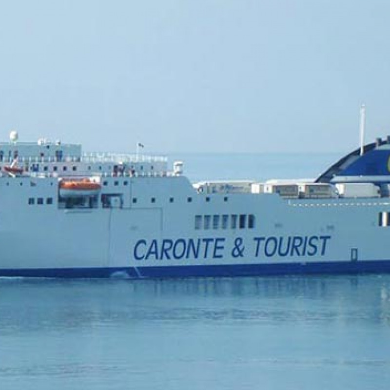 Uno dei traghetti della Caronte & Tourist