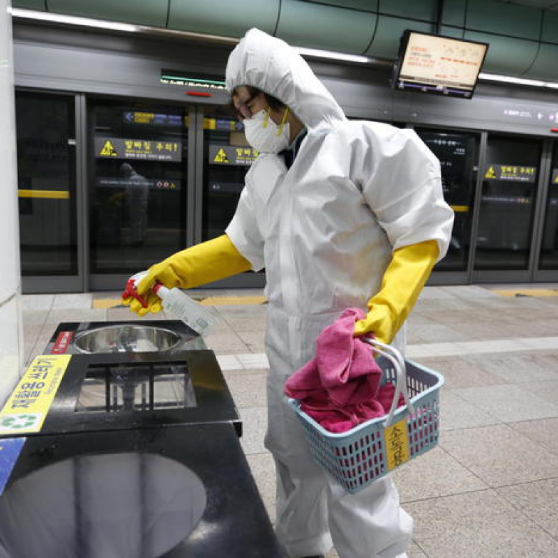 Corea del Sud, pulizia nella metro