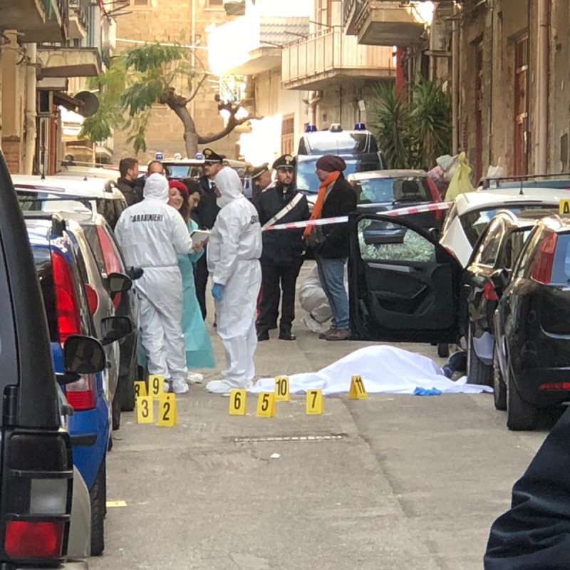 Indagini in via Togliatti a Belmonte Mezzagno dopo l'omicidio