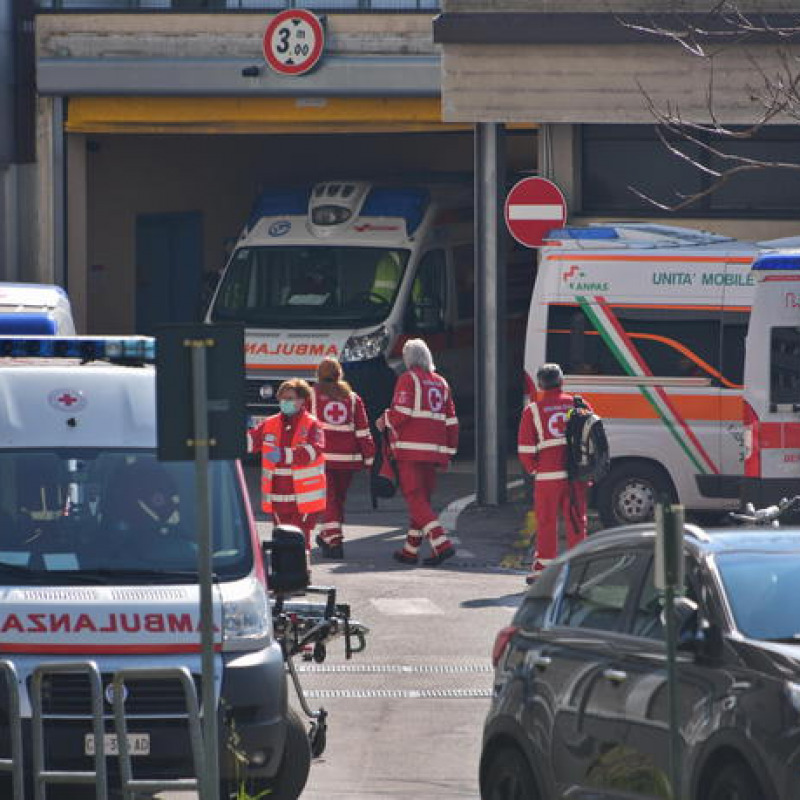 Arrivo delle ambulanze all'ospedale Bolognini di Bergamo, 15 marzo 2020