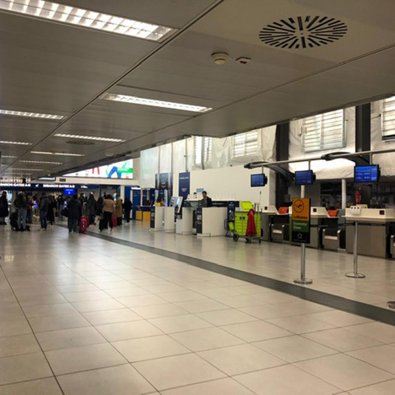 L'aeroporto di Milano Linate con pochi passeggeri