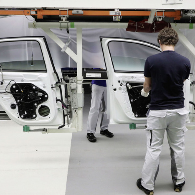 Coronavirus: Volkswagen avvia ripresa graduale produzione